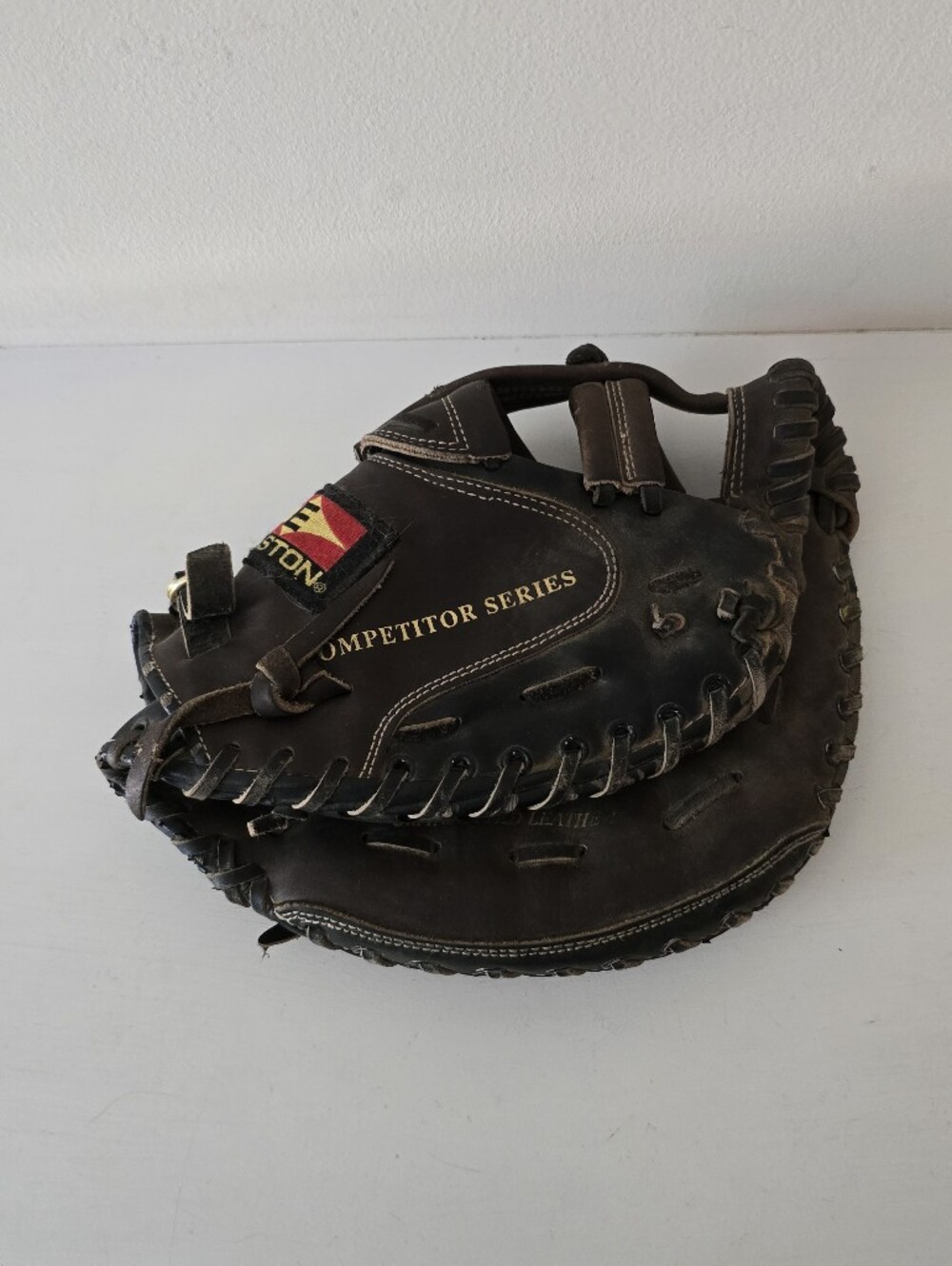 Easton Competitor Series Brown Leather Catcher’s Mitt